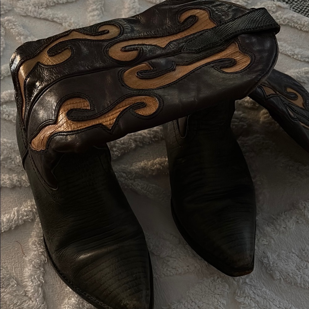 Artisan Leather Boots with Swirl Pattern olive green , mustard
